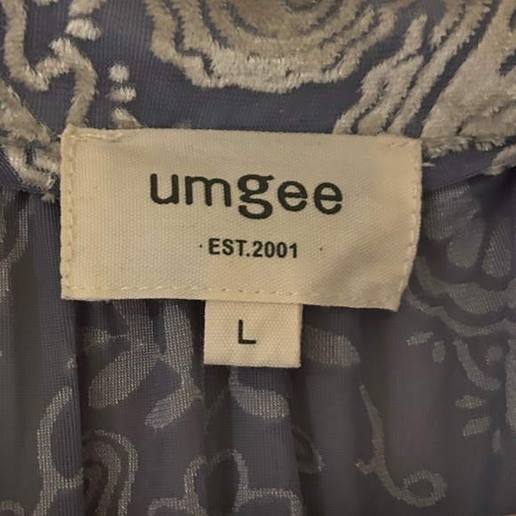 Umgee Blue and White Patterned Blouse - Picture 5 of 5